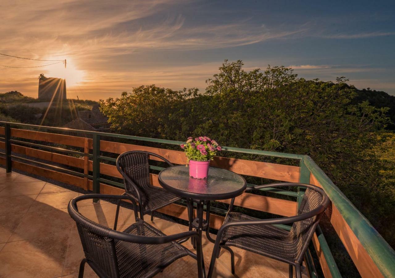 Villa Windmill Near Shipwreck Beach Volimes ภายนอก รูปภาพ